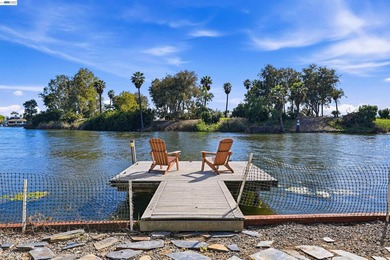 Experience the ultimate waterfront lifestyle at 5502 Drakes - photo 35