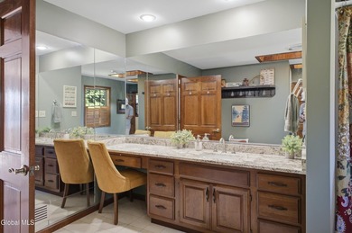 STUNNING LAKE VIEW + PRIME LOCATION. Beautifully renovated and - photo 38