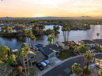 Experience the ultimate waterfront lifestyle at 5502 Drakes - photo 41
