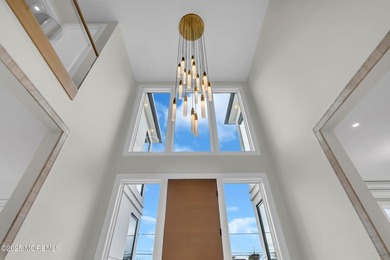 Introducing the pinnacle of luxury living! Designed by renowned - photo 4