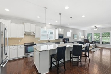 Beautifully maintained Martin Ray model with three bedrooms PLUS - photo 3