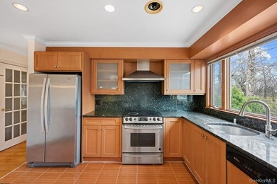 Unbeatable Location! Situated on a quiet cul-de-sac in the - photo 15