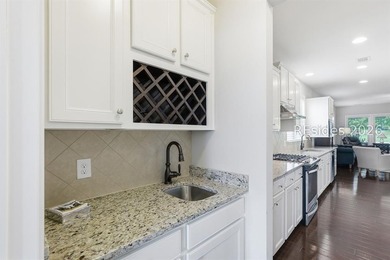 Beautifully maintained Martin Ray model with three bedrooms PLUS - photo 8