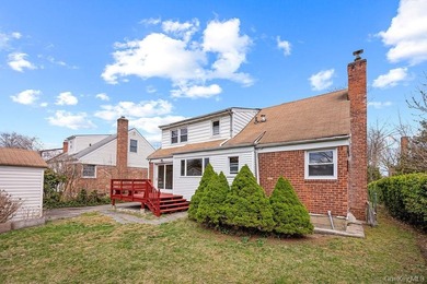 Unbeatable Location! Situated on a quiet cul-de-sac in the - photo 23