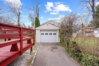 Unbeatable Location! Situated on a quiet cul-de-sac in the - photo 24