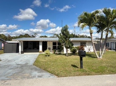 This beautifully maintained home features 3 bedrooms and 1 - photo 2