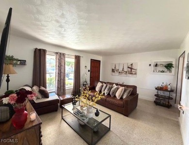 This beautifully maintained home features 3 bedrooms and 1 - photo 6