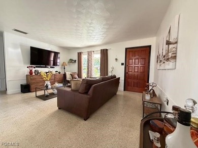 This beautifully maintained home features 3 bedrooms and 1 - photo 9