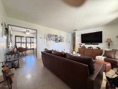 This beautifully maintained home features 3 bedrooms and 1 - photo 10