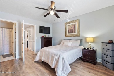 Welcome to this beautifully maintained 3-bedroom, 3-bathroom - photo 22
