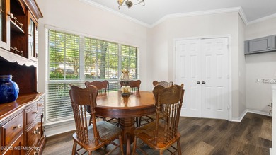 SELLERS OFFERING ONE-YEAR HOME WARRANTY! Beautifully updated - photo 8