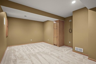 BRAND NEW ROOF! Welcome to this beautifully maintained 4-bedroom - photo 34