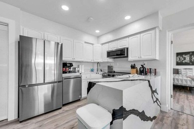 Showings available this Saturday, 12pm-2pm. Clean & Chic 1 BR 1 - photo 4
