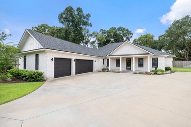 Welcome to Southern Charm! This 5 bedroom, 4 bath home has all - photo 2