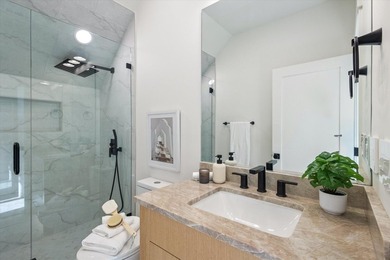 This stunning new home combines modern luxury with thoughtful - photo 33