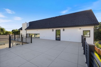 This stunning new home combines modern luxury with thoughtful - photo 38