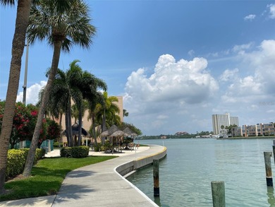 Absolutely gorgeous Condo with absolutely gorgeous views and - photo 41
