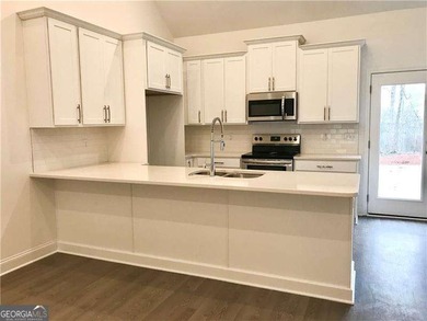 ***FANTASTIC NEW CONSTRUCTION! 3 Bed 3 Bath Ranch style plan - photo 3