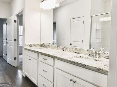 ***FANTASTIC NEW CONSTRUCTION! 3 Bed 3 Bath Ranch style plan - photo 7