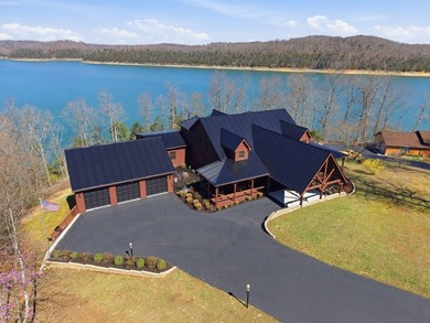 Lake Cumberland Home For Sale in Monticello Kentucky