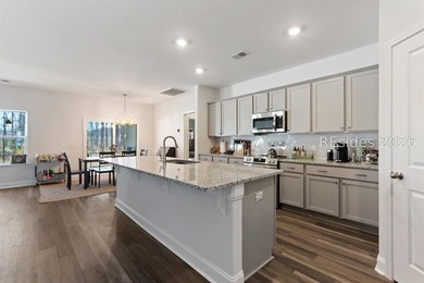 BETTER THAN NEW!!!Built 2023 on a PREMIUM LOT you can move right - photo 3