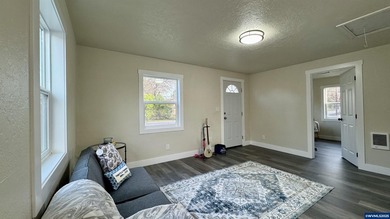 See 3-D video/tour at bottom/left of pictures.You Must See