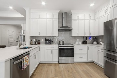 Welcome to Bear Creek, Freeport's premier gated community and - photo 4