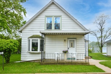 Adorable 2BR 1BA home located in the heart of Burlington on Echo - Lake Home For Sale in Burlington, Wisconsin