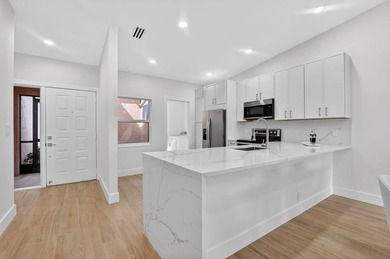 This beautifully remodeled and move-in ready 2- bedroom - photo 1