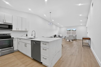 This beautifully remodeled and move-in ready 2- bedroom - photo 7