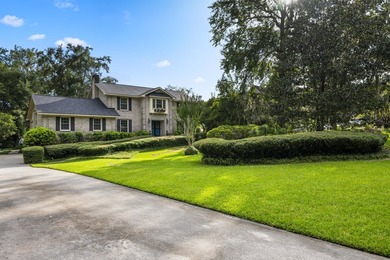 Absolutely stunning 5 bed 3.5 bath in Kings Grant. This stately - photo 2