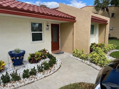 This beautifully renovated corner villa offers a perfect blend - photo 3