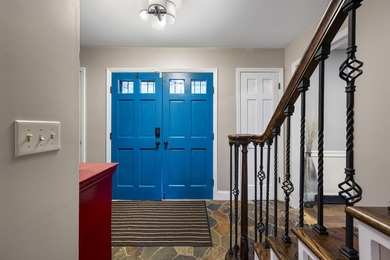 Absolutely stunning 5 bed 3.5 bath in Kings Grant. This stately - photo 5
