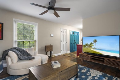 Absolutely stunning 5 bed 3.5 bath in Kings Grant. This stately - photo 7