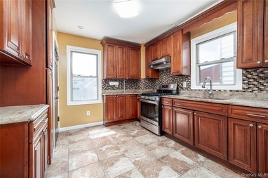 This charming detached Colonial offers the perfect blend of - photo 7