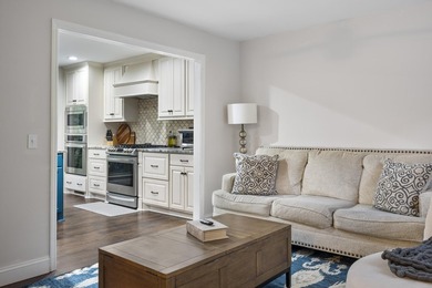 Absolutely stunning 5 bed 3.5 bath in Kings Grant. This stately - photo 8