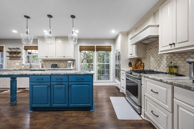 Absolutely stunning 5 bed 3.5 bath in Kings Grant. This stately - photo 9