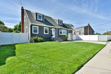 MOVE IN READY completely renovated 3 Bedroom, 2 Bath expanded - photo 2