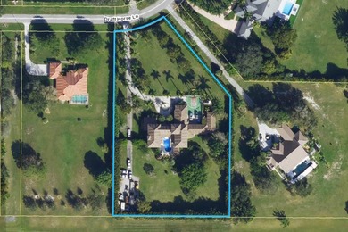 Nestled on 2.60 acres in the highly sought-after Paddock Park 2 - photo 3