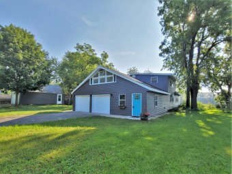 Rock River - Winnebago County Home For Sale in Roscoe Illinois