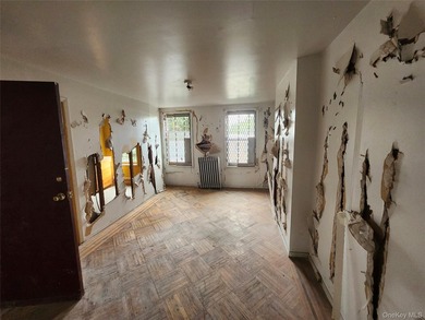 Three unit brownstone, centrally located to all amenities, needs - photo 20