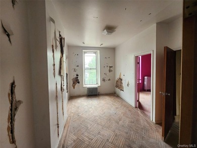 Three unit brownstone, centrally located to all amenities, needs - photo 24
