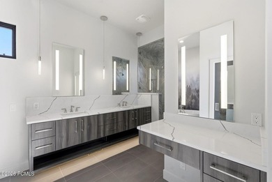 This stunning 4 bedroom home in SkyRidge offers breathtaking - photo 33
