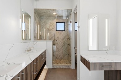 This stunning 4 bedroom home in SkyRidge offers breathtaking - photo 34