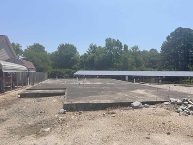 Vacant lake front lot on Lake Hamilton. Quiet neighborhood - photo 3