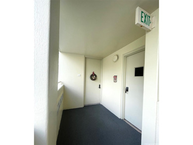 TWO LANAIS are major features of this CORNER unit designed to - photo 3