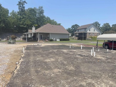 Vacant lake front lot on Lake Hamilton. Quiet neighborhood - photo 5