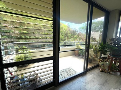 TWO LANAIS are major features of this CORNER unit designed to - photo 7