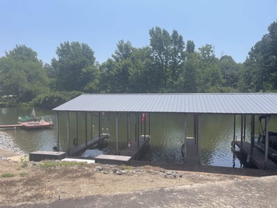 Vacant lake front lot on Lake Hamilton. Quiet neighborhood - photo 10
