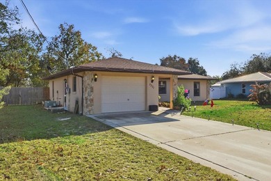 **Charming 2-Bedroom Ranch Home in Homosassa**
Welcome to this - photo 4